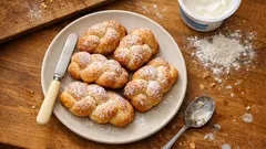 バターなしで軽やか、翌日もしっとり。ヨーグルトで作る三つ編みパン「トレッチーネ」