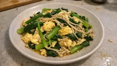 麺つゆで味が決まる：小松菜とえのきのふんわり卵炒め（とろみで絡む簡単副菜）