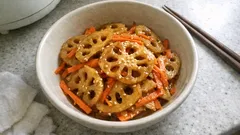 油なしで軽やか、れんこんのきんぴら—フライパンで煮含めるだけ