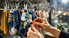 結束バンドで洗濯ばさみを連結して部屋干しスペースを増やす簡単ワザ