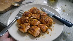 フライパンで簡単、塩鮭のカレー粉揚げ焼き—香ばしくてご飯が進む一切れ