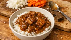 じゃがいもなしでコク深い：豚バラ×玉ねぎたっぷりポークカレー（作り置きOK）