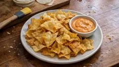 余ったしゅうまいの皮でパリパリおつまみ：オーブンで作る皮チップスと甘辛ディップ